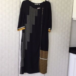 Woman’s Karigari Dress size XS color Black 4 buttons in front 2 slits side #497